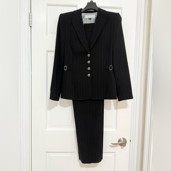 Tahari Arthur S Levine Jackets & Blazers - Tahari Arthur S. Levine Black Pant Suit Petite 2 pc. 6P